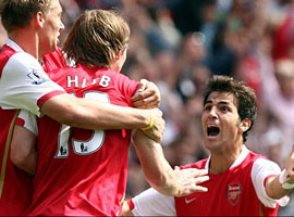 Life after Henry begins with a late winner by Hleb.....