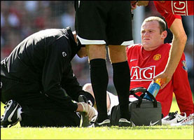 Rooney fractures foot as United frustrated....